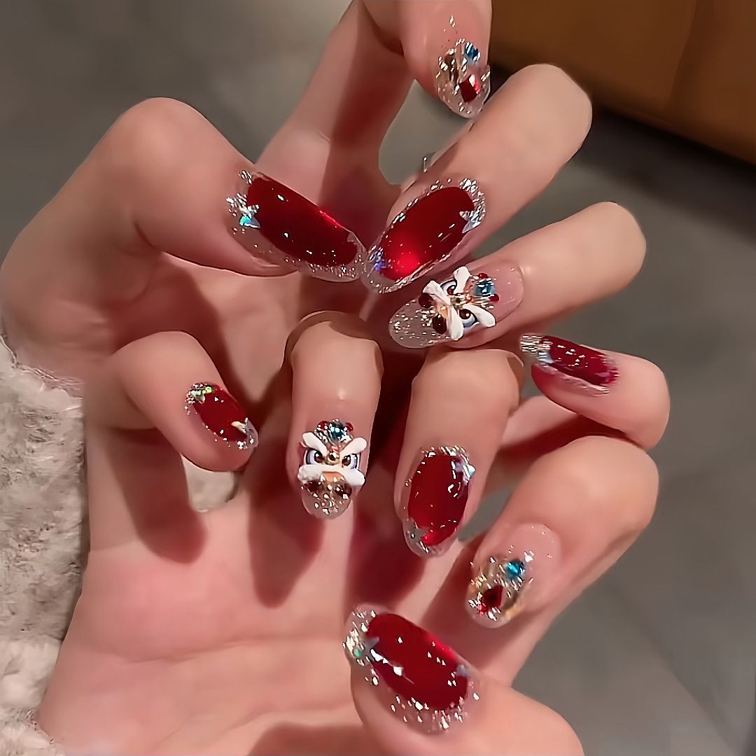 Künstlerische mit Strass veredelte Nagelverlängerungen Karnz