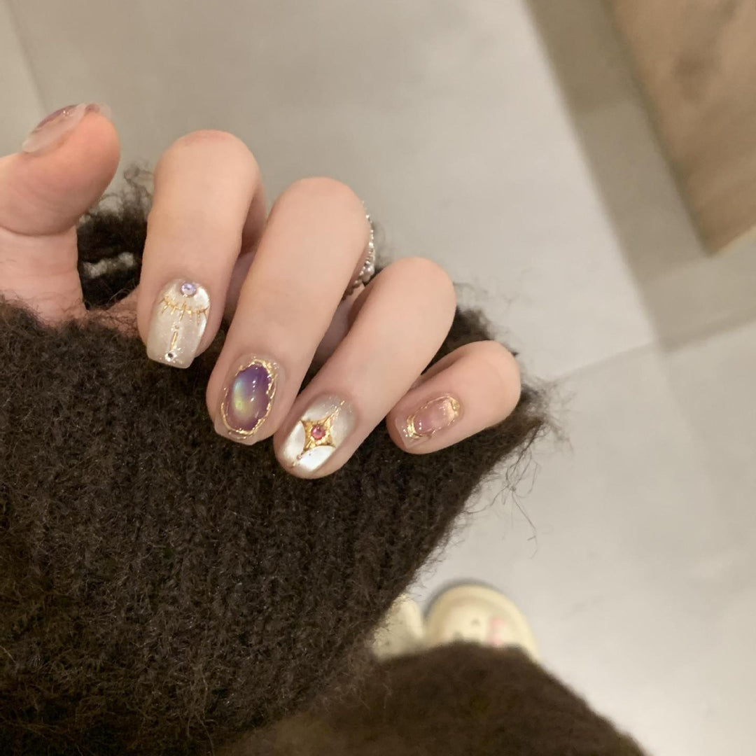 Elegante Kunstnagelset mit Glamourösen Strass- und Glitzerdetails Karnz
