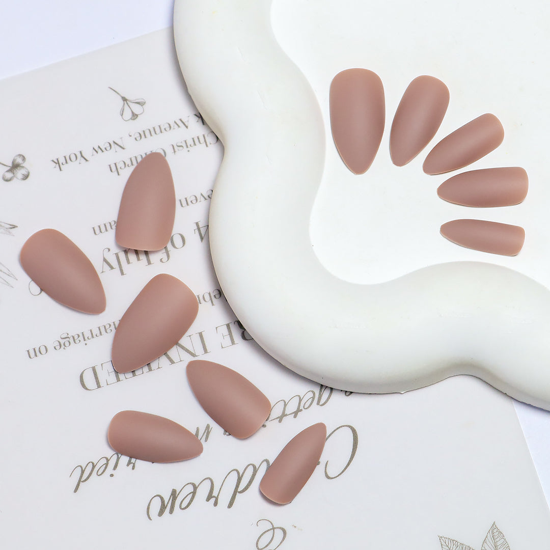 Matte Mandel-förmige Press-On Nagelspitzen Karnz