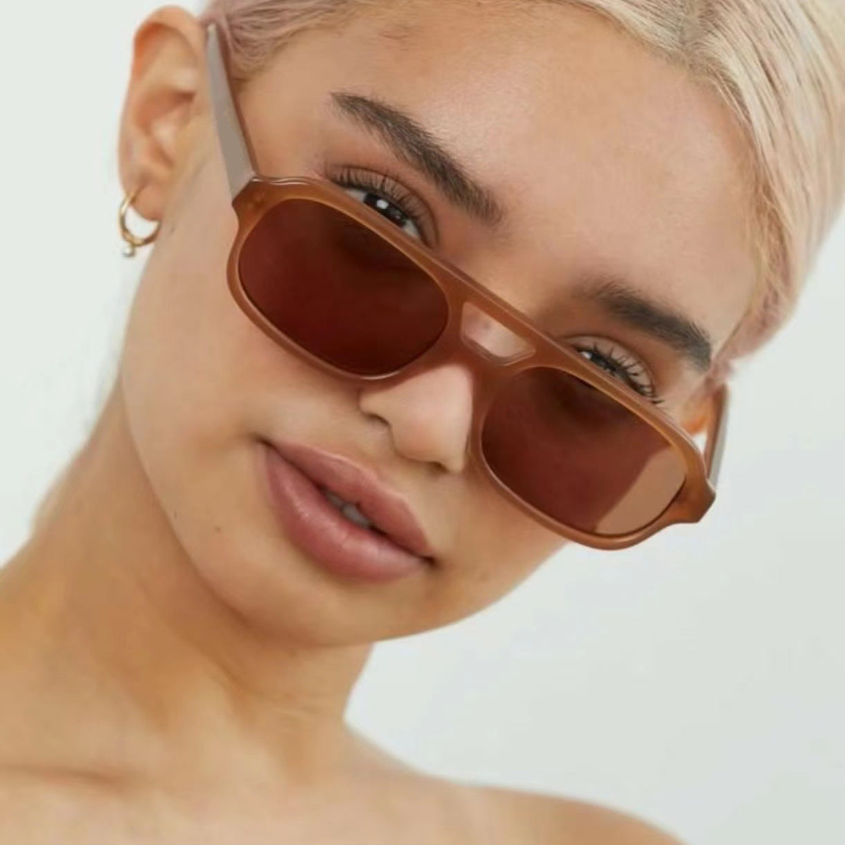 Damen modische quadratische Sonnenbrille aus transparentem Kunststoff Karnz