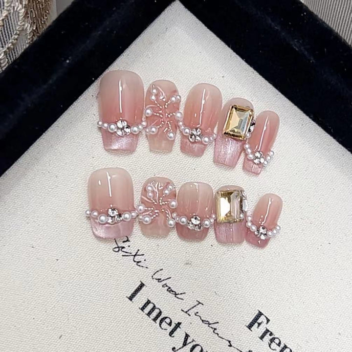 Elegantes Press-On Nagelkunst-Set mit Perlen- und Strassakzenten Karnz
