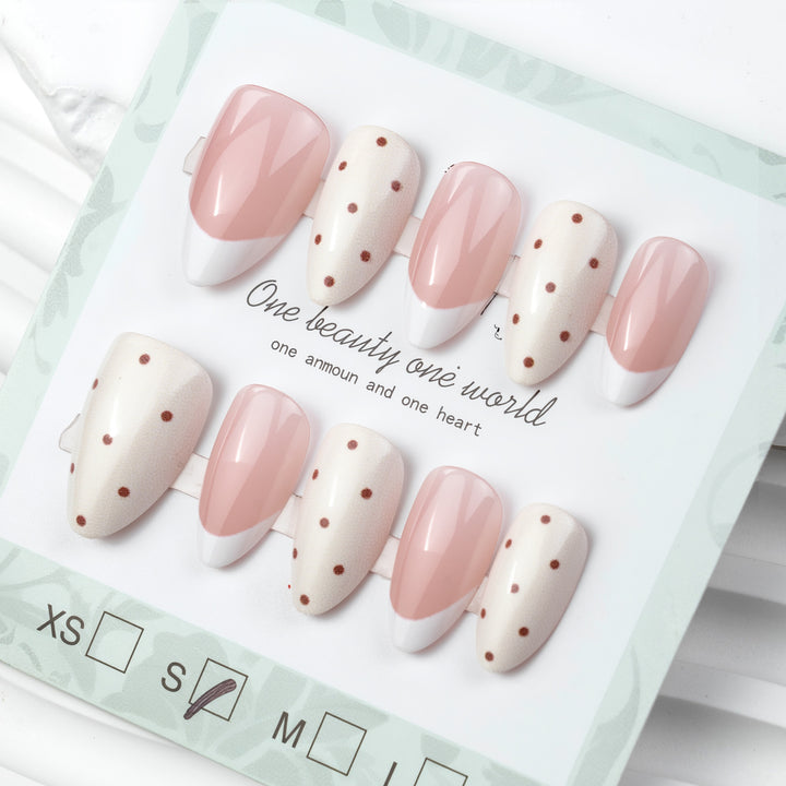Elegantes Press-On-Nagelset mit gepunktetem und französischem Spitzen-Design Karnz