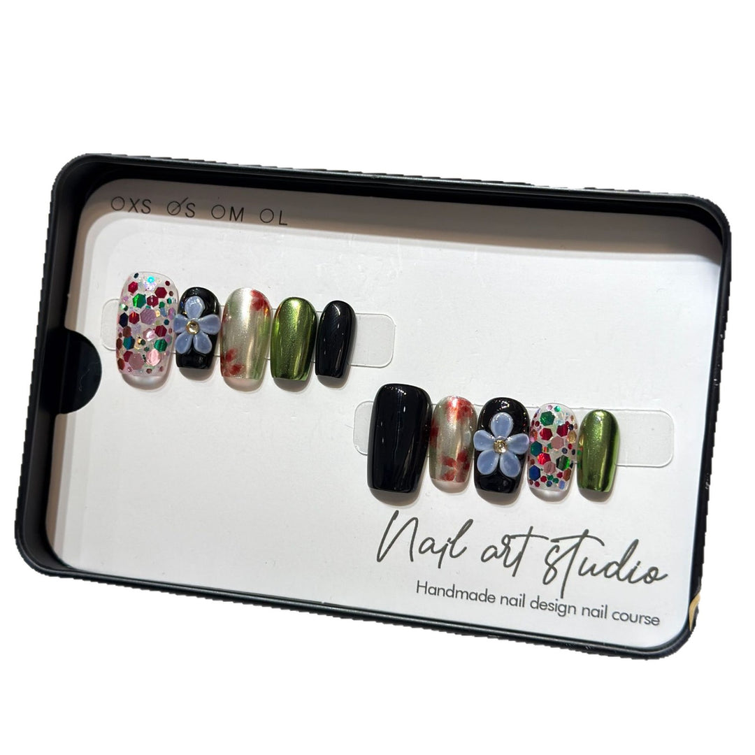 Künstlerisches, floral inspiriertes Press-On-Nagel-Set Karnz