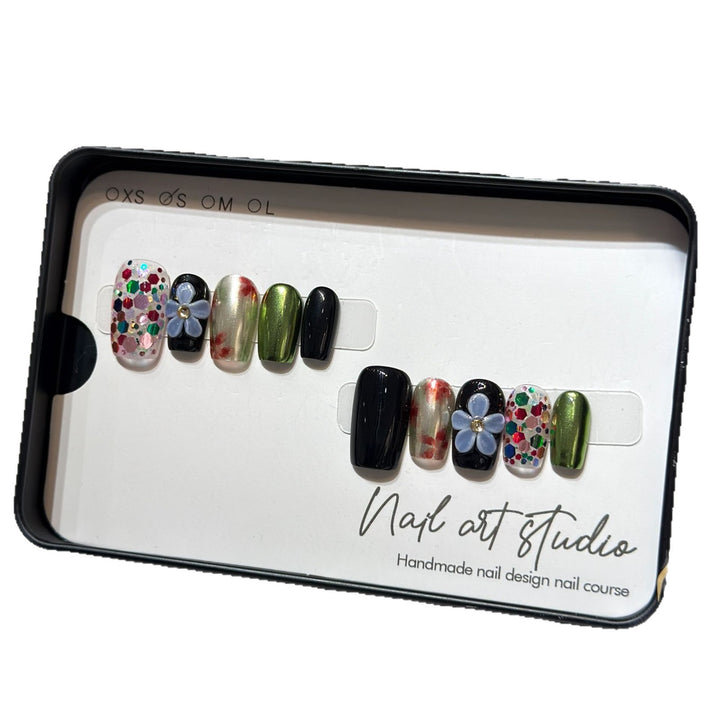 Künstlerisches, floral inspiriertes Press-On-Nagel-Set Karnz