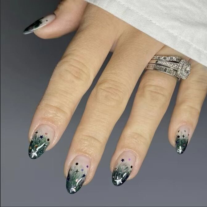 Dekorative Nagelkunst Karnz