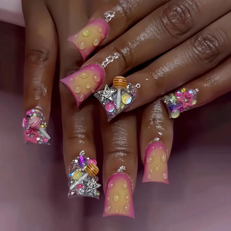 Künstlerische Glam Nagelverlängerungen Karnz