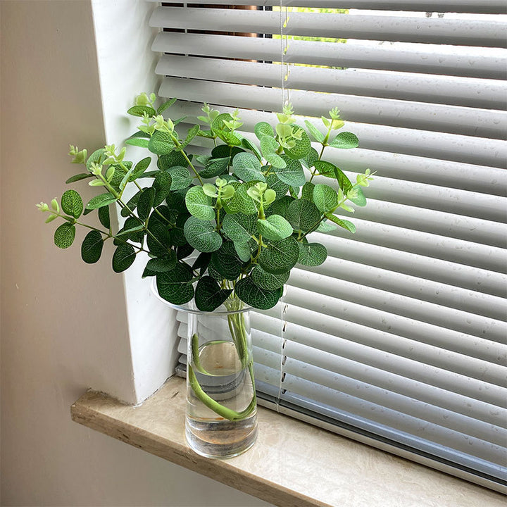 Künstlicher Blütenzweig mit lebensechten Blättern und zarten Blüten Karnz