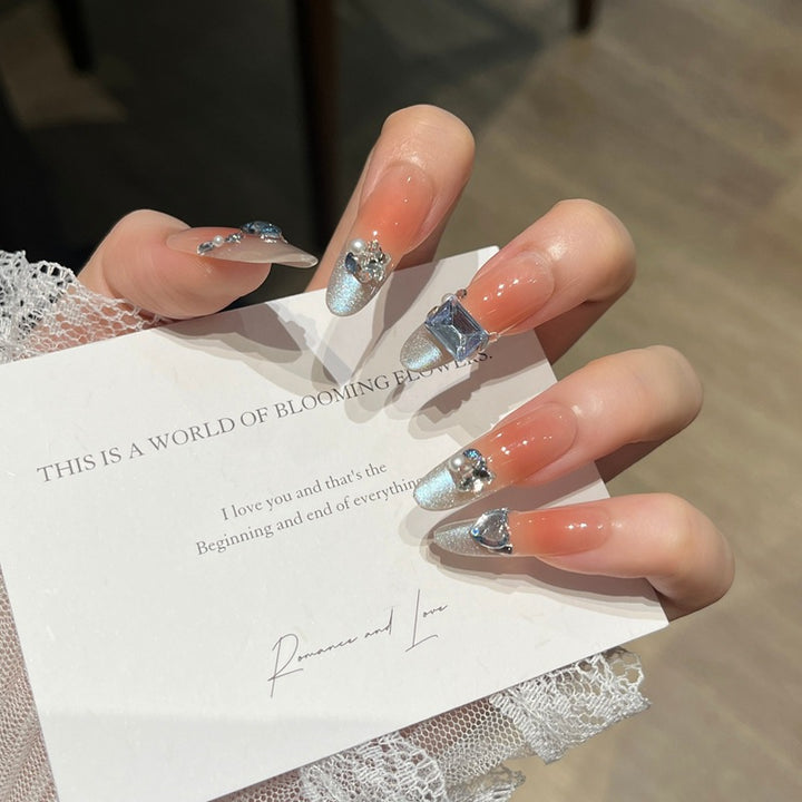Kristallverzierte Nagelkunstverlängerungen Karnz
