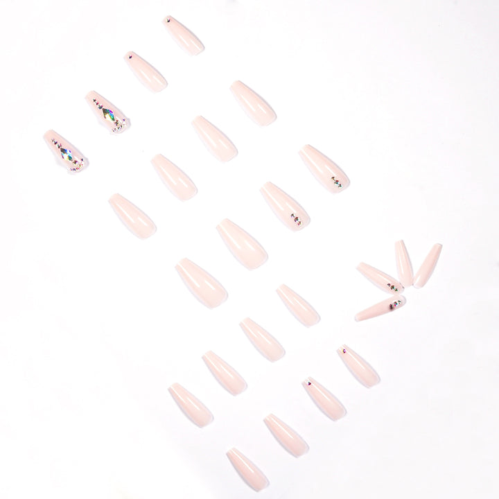 Glamouröse Nagelverlängerungen mit Strassverzierungen Karnz