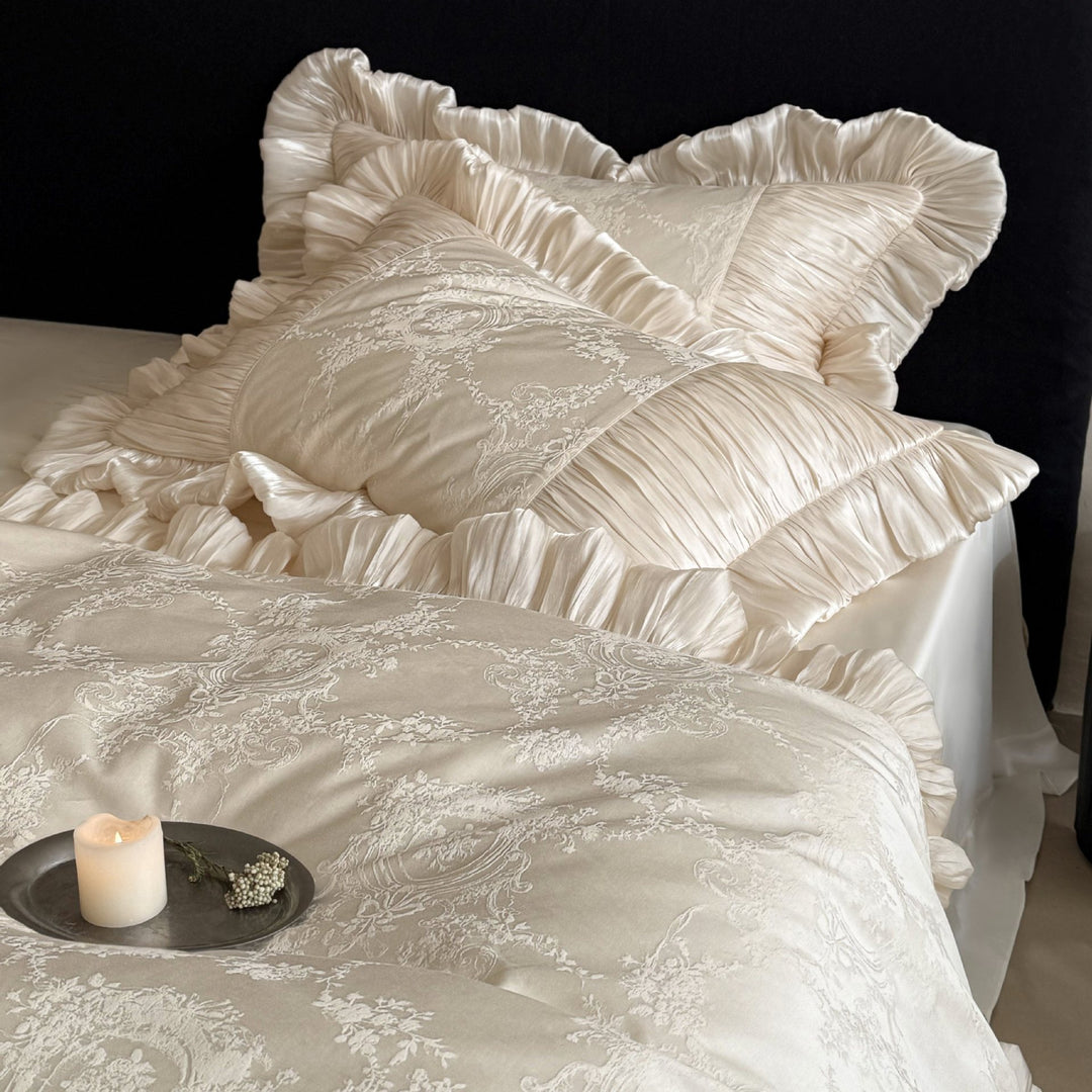 Luxuriöses Rüschen-Bettwäscheset aus Satin mit Jacquardmuster und Plisseekanten
