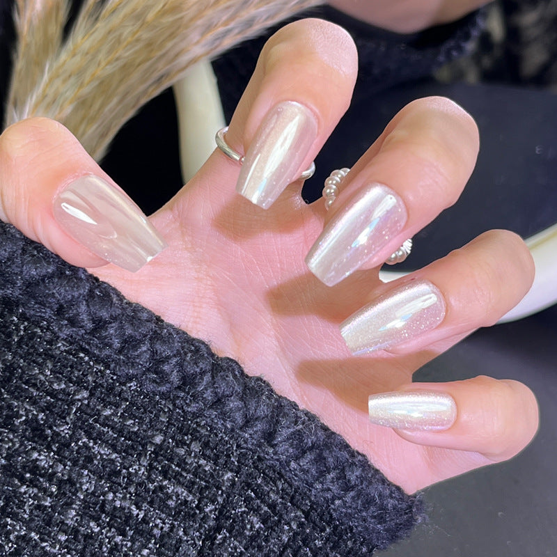 Glamouröses Press-On Nagelkunst-Set mit stylishen Edelstein-Akzenten Karnz
