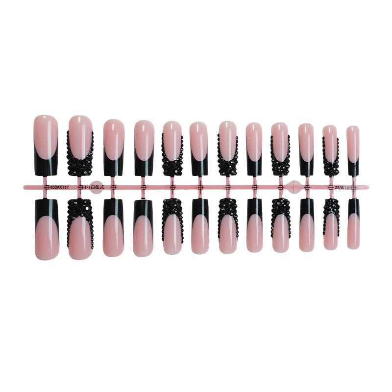 Elegantes Nagelkunst Press-On-Set mit dekorativen Edelsteinen Karnz