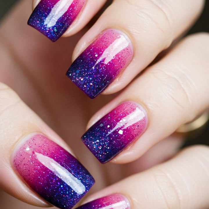 Funkelnde Ombre Nagelkunst-Erweiterungen Karnz