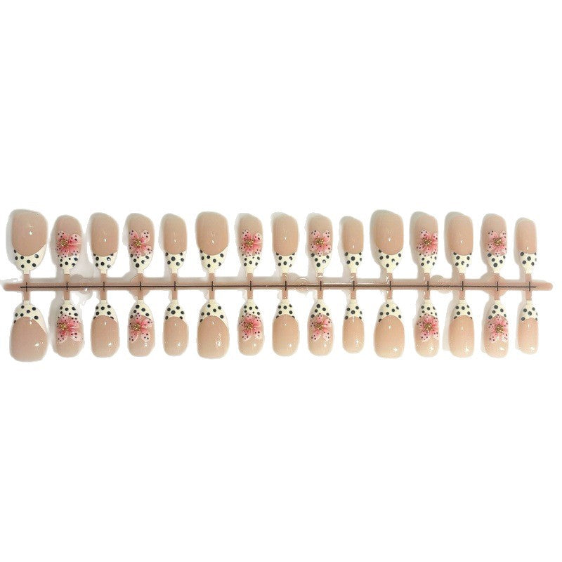 Kunstnail Set mit floralen Akzenten Karnz