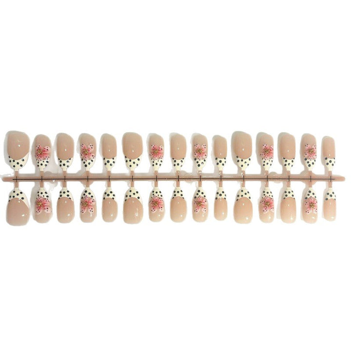 Kunstnail Set mit floralen Akzenten Karnz