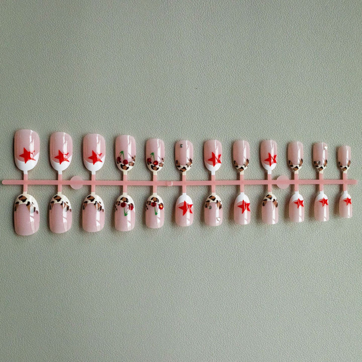 Künstlerischer Tierdruck und Stern-Nagelkunst
