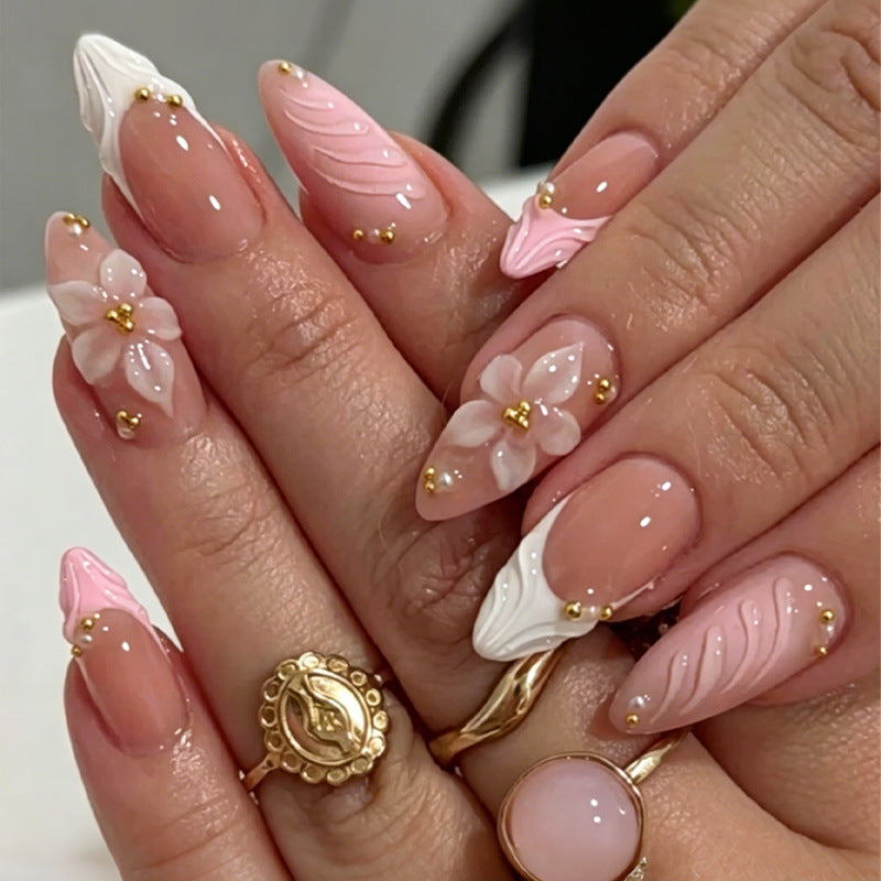 Kunstnagelset mit kreativen 3D-Blumenverzierungen Karnz