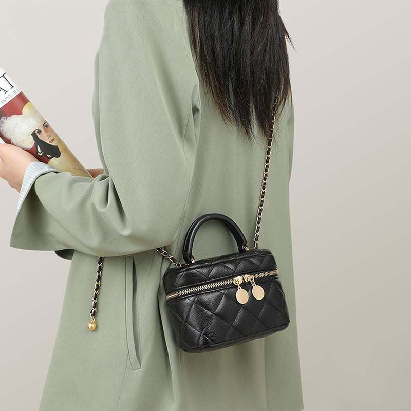 Gepolsterte Mini Kettenhandtasche Karnz