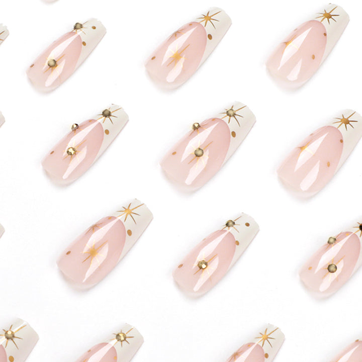 Elegante Gel-Nägel mit funkelnden Sternenverzierungen Karnz