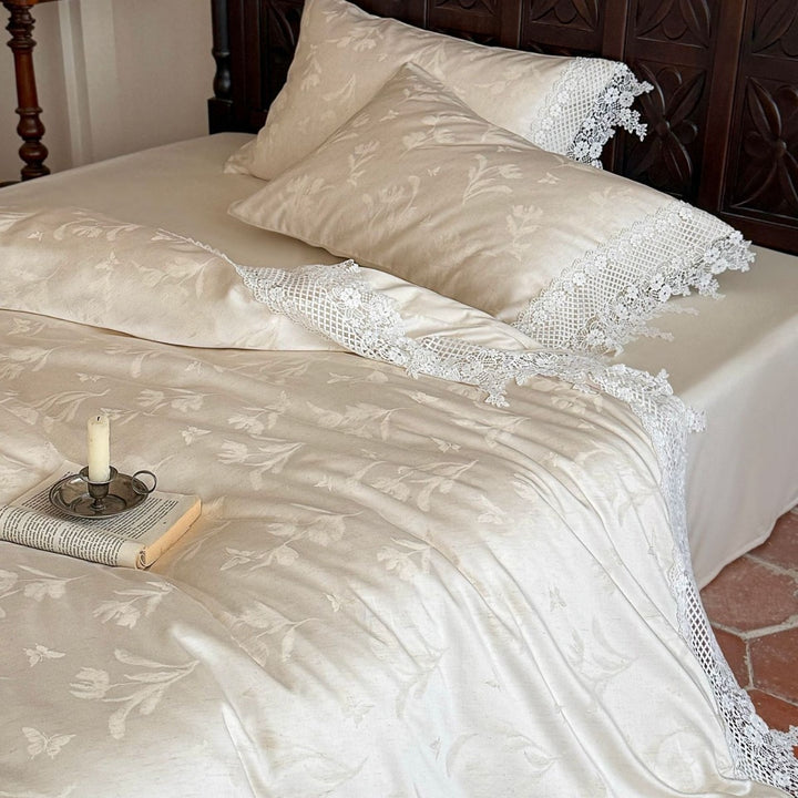 Fein gewebtes Baumwollsatin-Bettwäscheset mit Spitzenbordüre und füllerfreundlichem Hotelverschluss Karnz