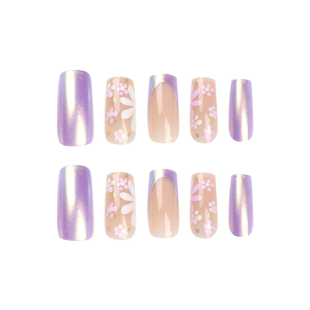 Künstliche Nagelkunst mit floralen Mustern und Glanz Karnz
