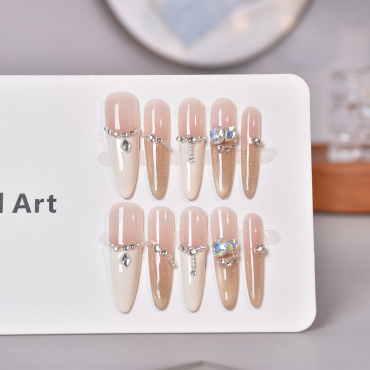 Elegante dekorative Press-On Nail Set Karnz