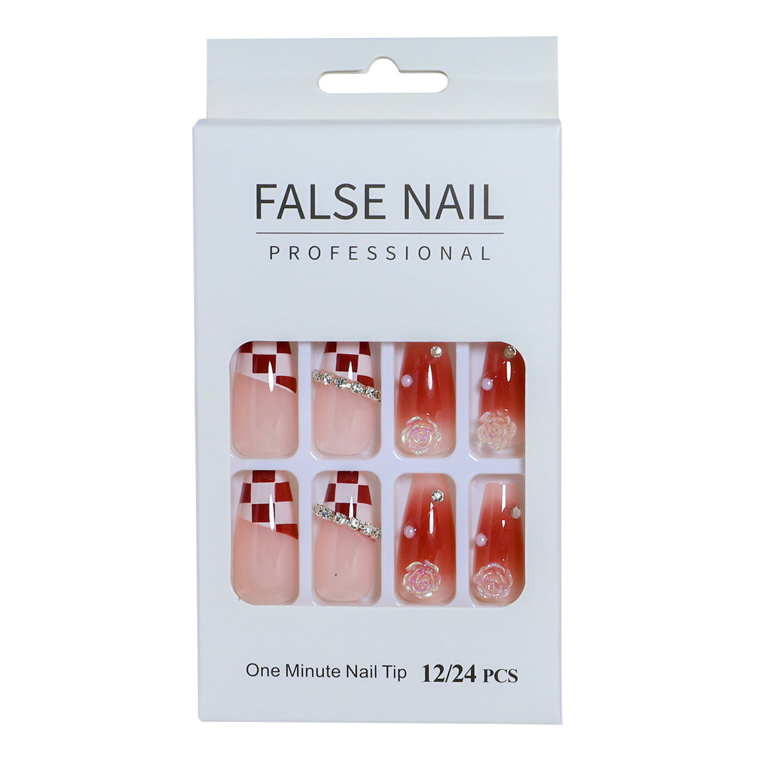 Dekorativer Press-On-Nagelset mit 3D-Akzenten Karnz
