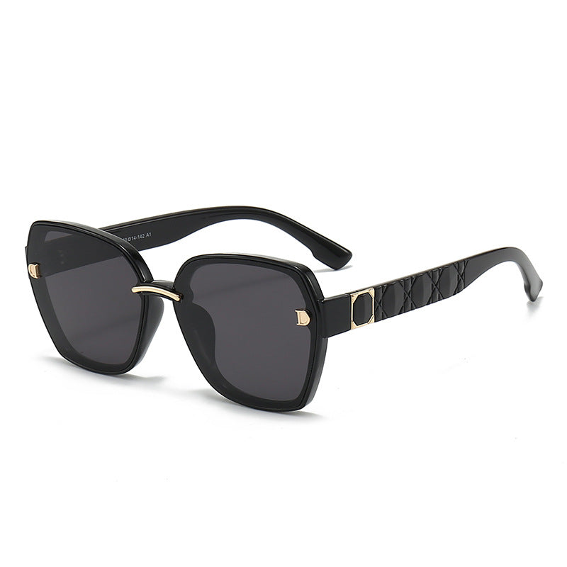 Damen Sonnenbrille mit stilvollem, quadratischem Rahmen und eleganten Details Karnz