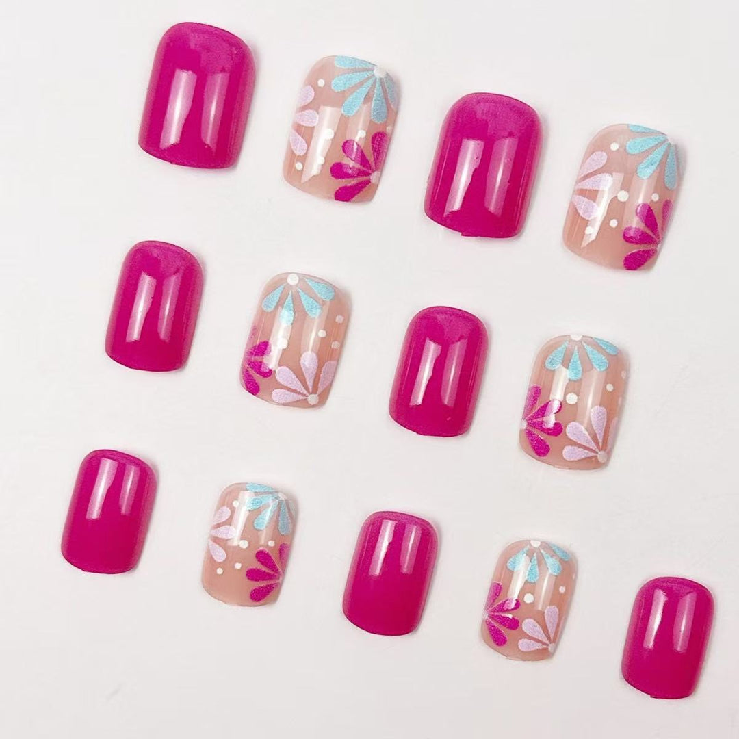 Künstlerische florale Nagelkunst