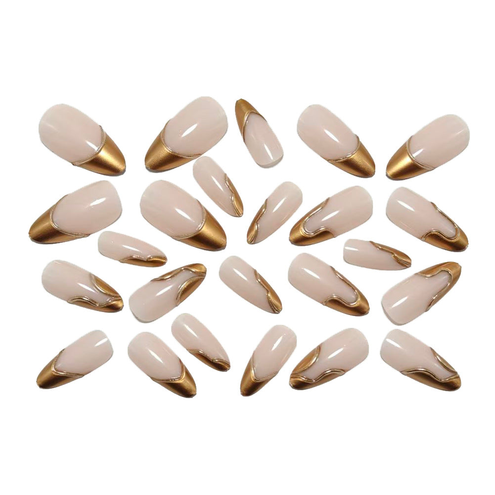 Kunstnägel Im Eleganten Spitzen-Design mit Goldakzenten Karnz