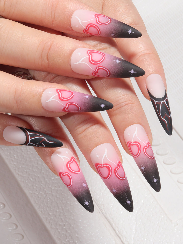 Stiletto Nagelkunst Verlängerungen mit Herzdesign Karnz