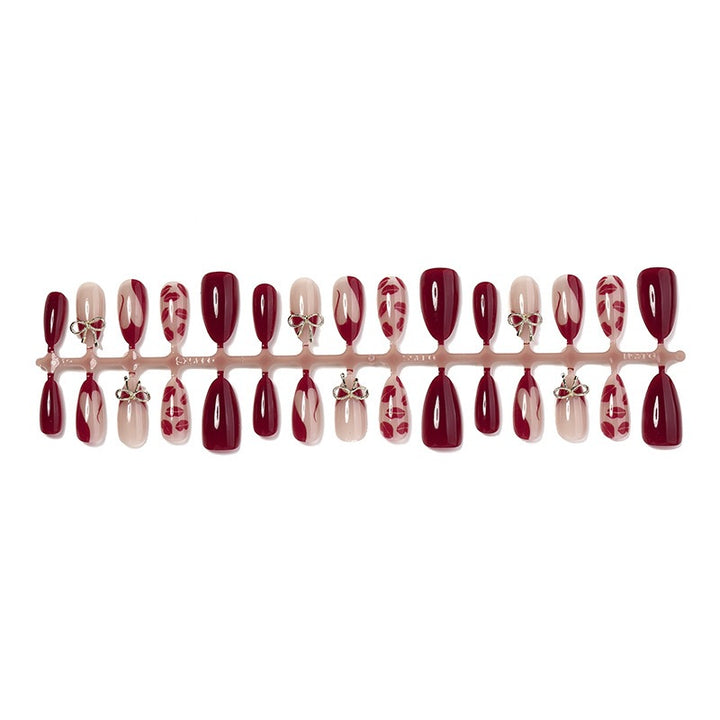 Kunstnagelset mit romantischen Schleifen- und Kusslippenmotiven Karnz
