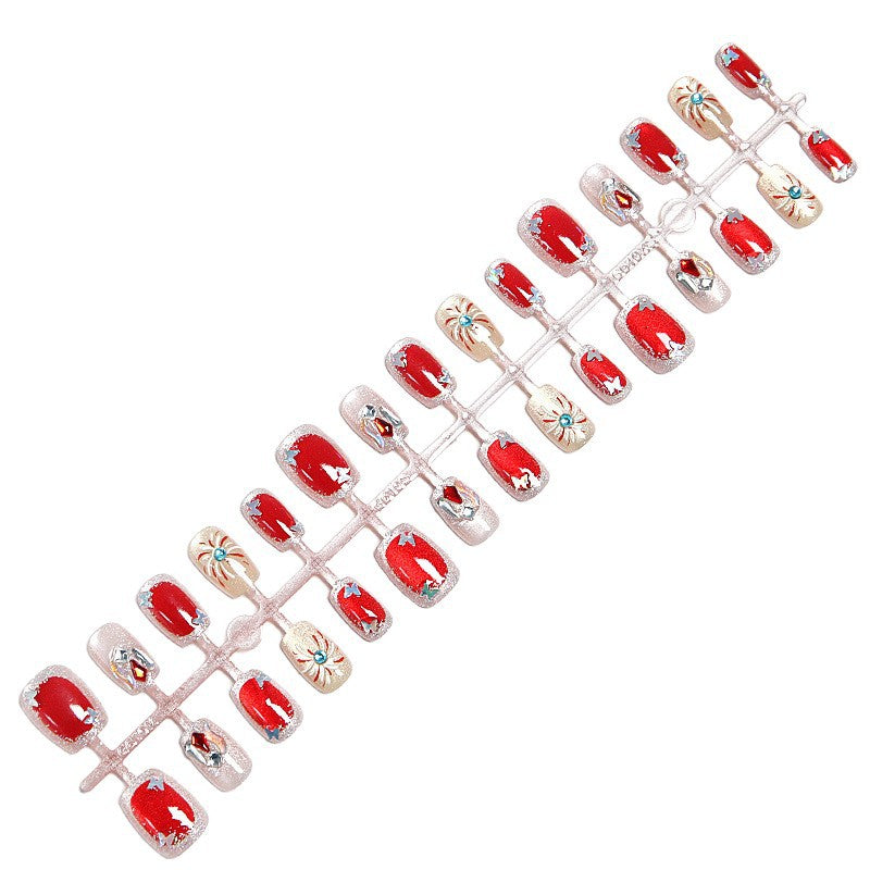 Kunstnagelset mit funkelnden Glitzer- und kreativen Designakzenten Karnz