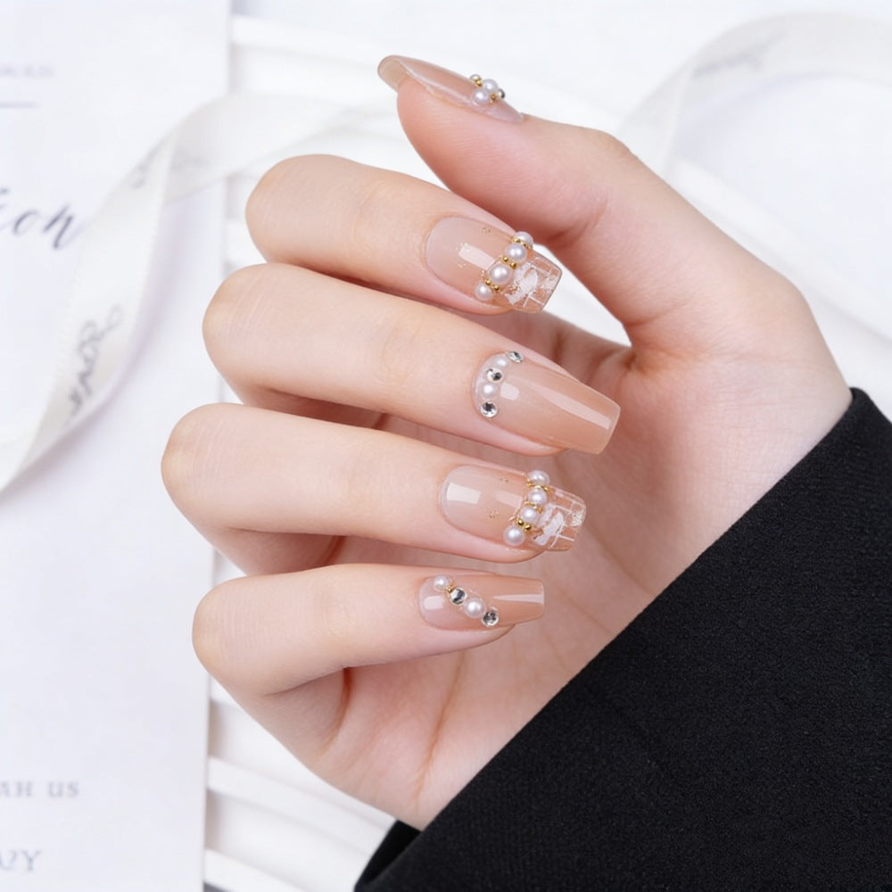Kunstnägel mit Eleganten Perlen- und Glitzerverzierungen Karnz