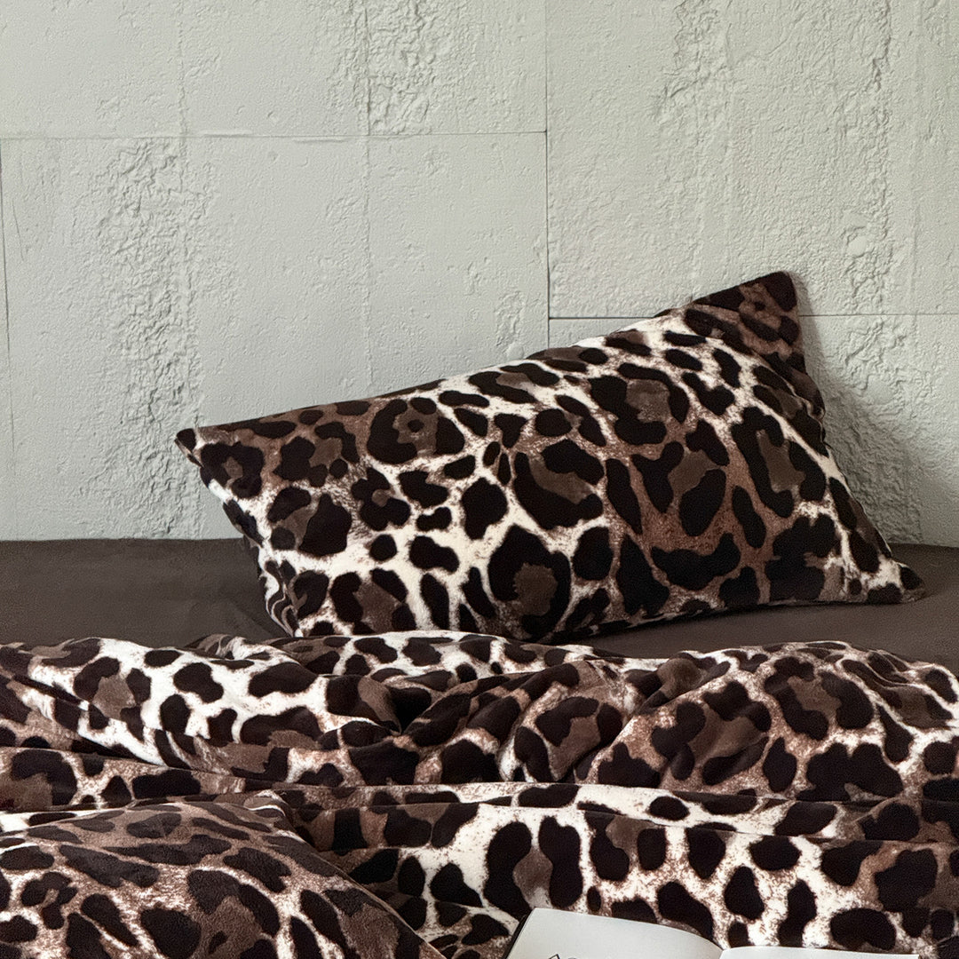 Luxuriöses Samt-Bettwäsche-Set mit Leopardenmuster