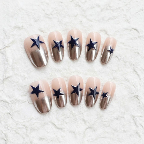 Stylische Press-On Nagelkunst Karnz