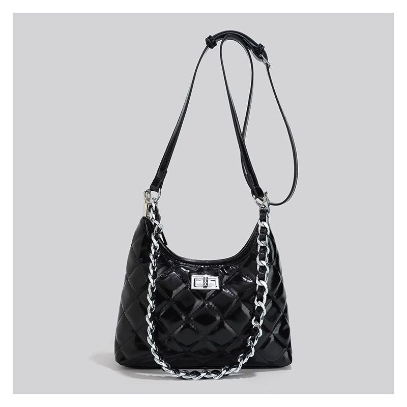 Gepolsterte Schultertasche mit Kettengriffen Karnz