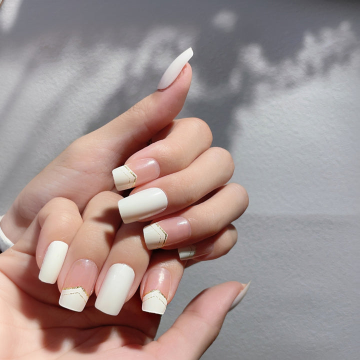 Elegantes Press-On-Nagelspitzen-Set mit geometrischen Akzenten