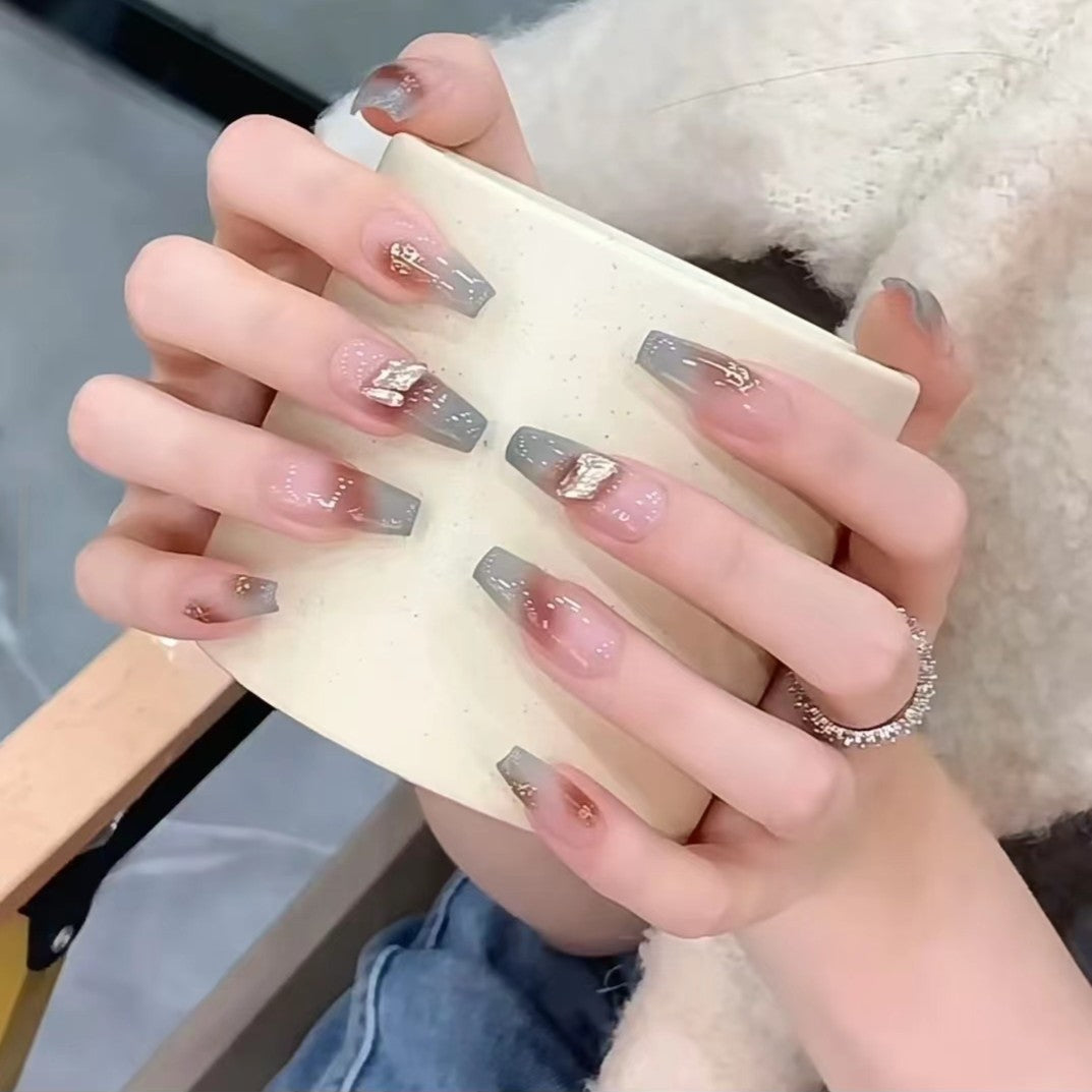 Dekoratives florales Press-On-Nagelkunst-Set Karnz