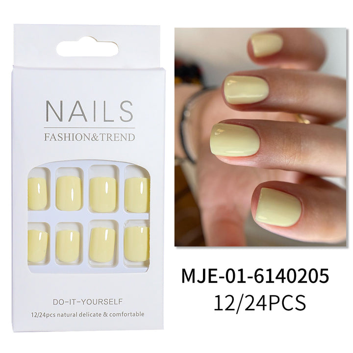 Glänzendes Press-On Nagelset mit elegantem Design Karnz