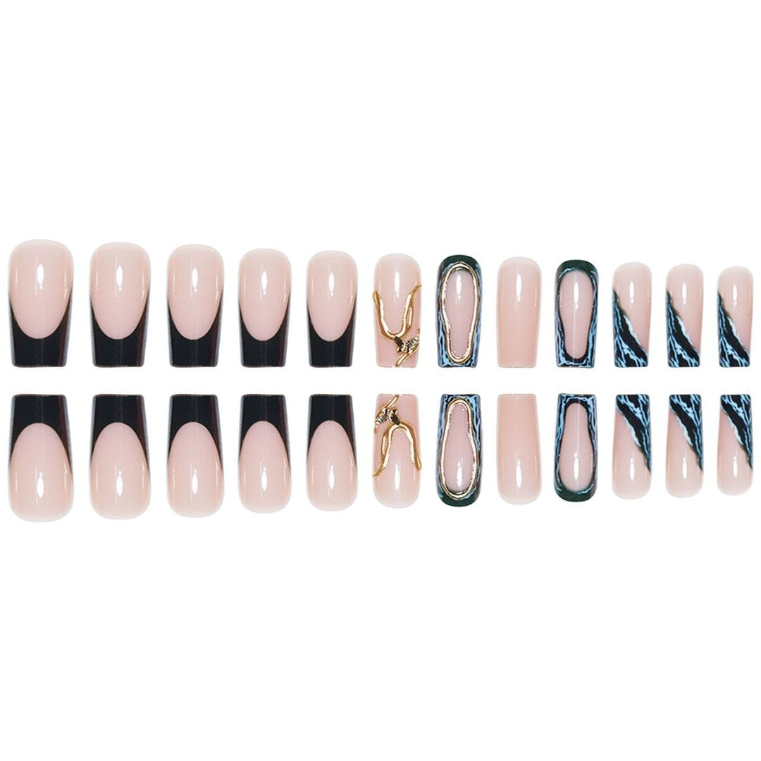 Künstlerisches Statement Press-On Nail Enhancements Karnz