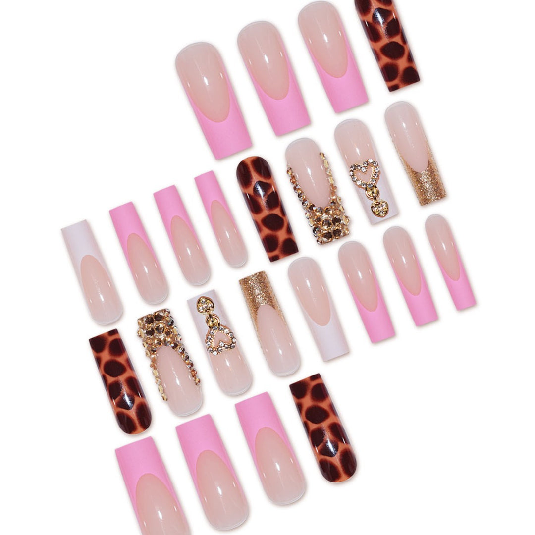 Luxuriöse Designer Press-On Nagelverzierungen Karnz