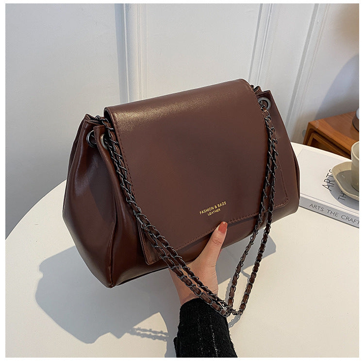 Elegante Schulterhandtasche mit Ketten-Detail