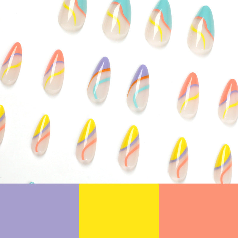 Künstliche Nagelverlängerungen mit stylischem Farbverlauf und modernen Designs Karnz