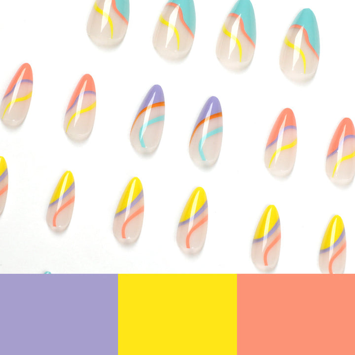 Künstliche Nagelverlängerungen mit stylischem Farbverlauf und modernen Designs Karnz