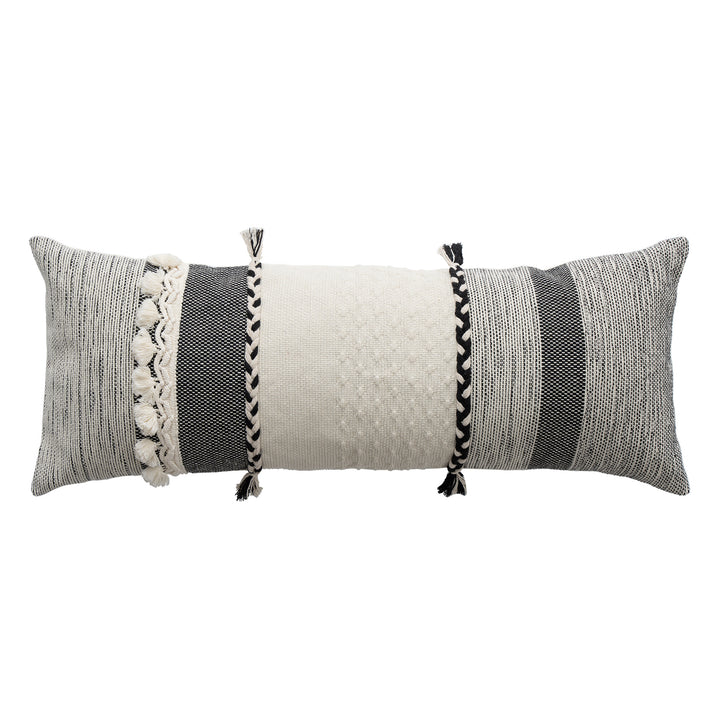 Rechteckiges Boho-Lumbar-Kissen mit geflochtenen Bändern und Quasten