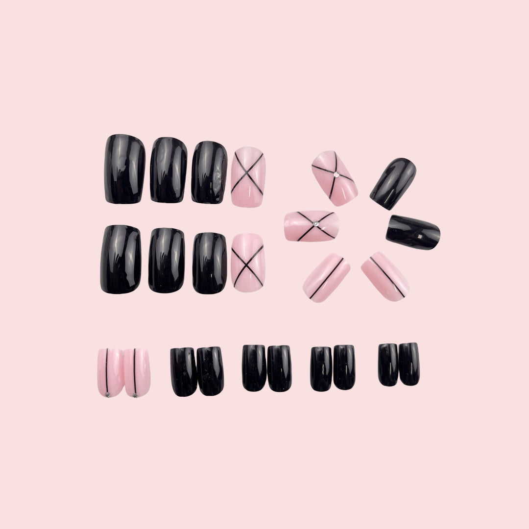Stylische Geometrische Muster Nail Art Karnz