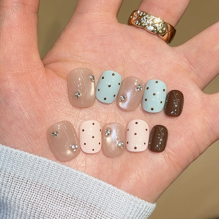 Kunstnägel mit Strass und Glitzer Karnz