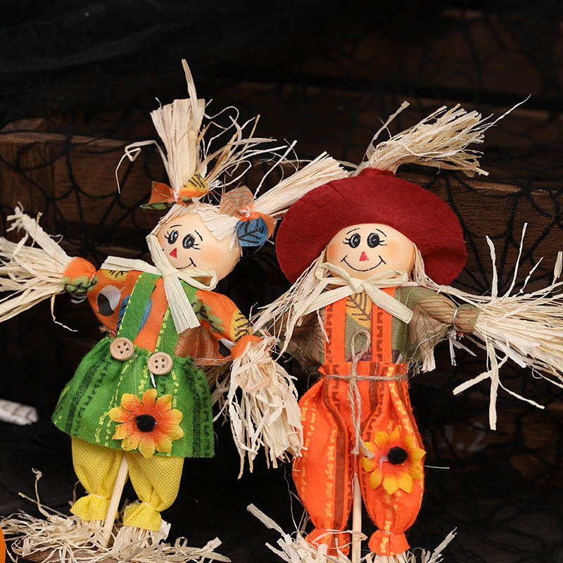 Verspielt dekorative Vogelscheuchenfigur
