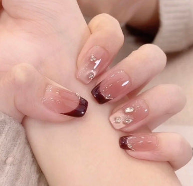 Künstlerisches Herzmuster Nagelkunstverlängerungen Karnz